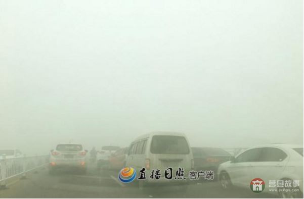 莒縣遭遇強(qiáng)霧霾天氣 局部能見度不足10米