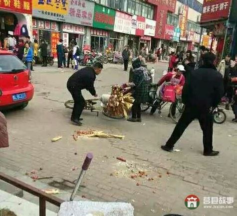 山東日照太陽(yáng)城貌似城管暴力執(zhí)法！真讓人寒心